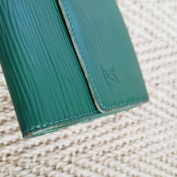 Louis Vuitton Green Epi Elise Tri-Fold wallet - Picture 4 of 7